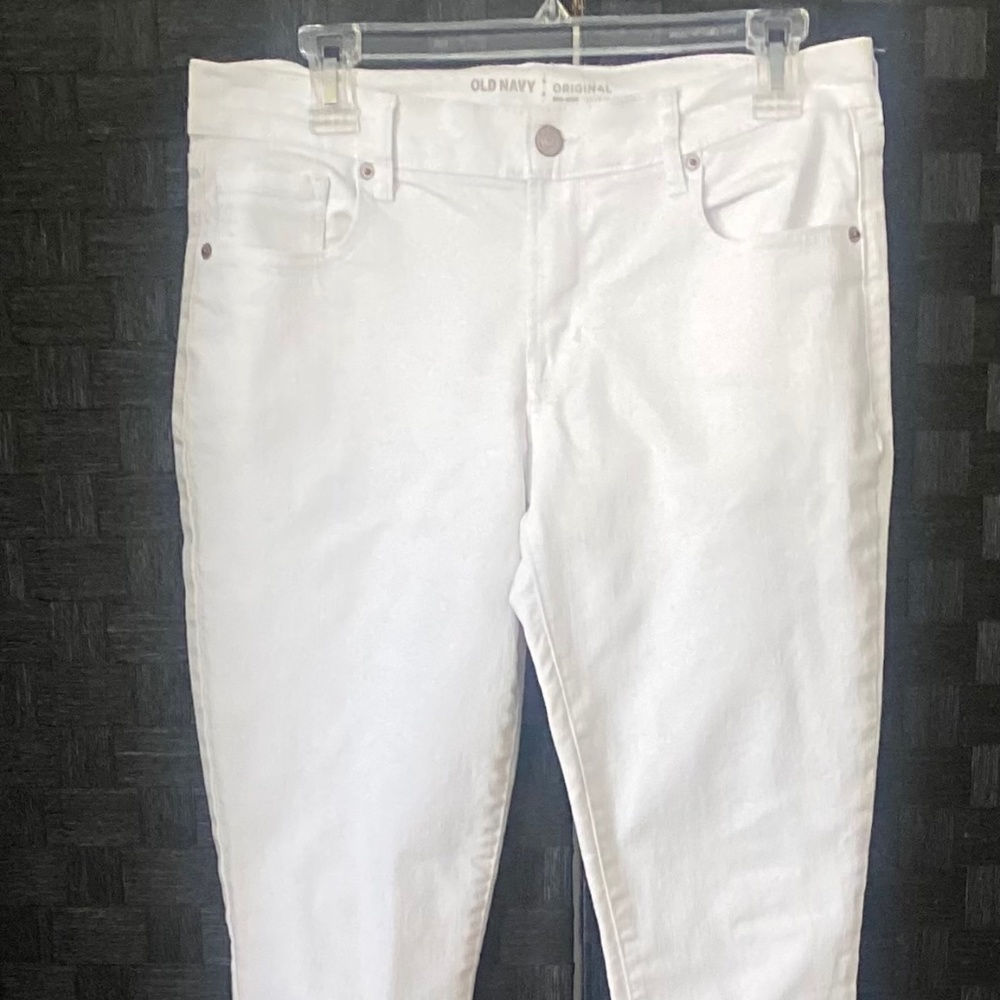 Old Navy Original, mid rise, white pant. Size 8 - Picture 2 of 5